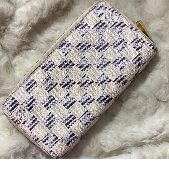 Louis Vuitton Axur zippy wallet luxury item - Picture 2 of 10